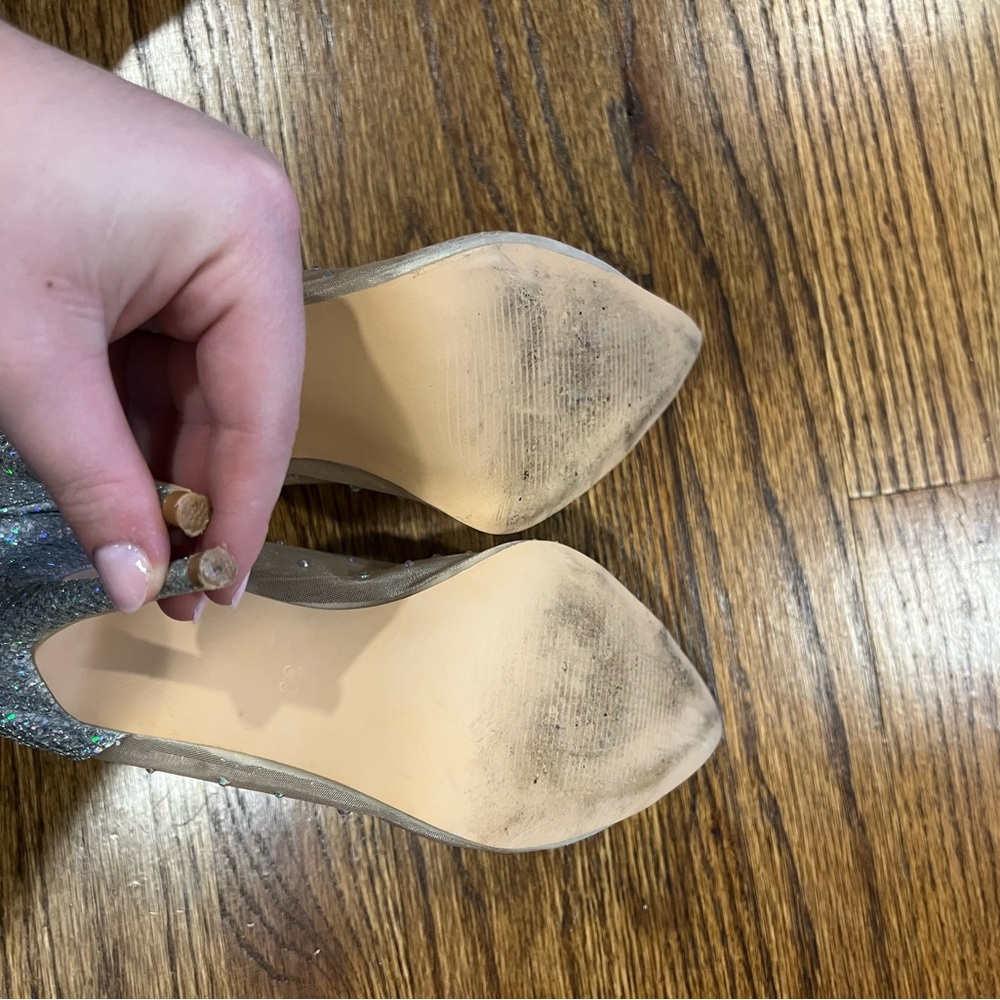 Amazon Heels - Picture 9 of 10
